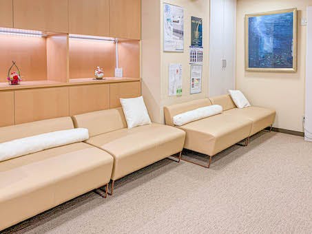 ベル皮膚科待合室