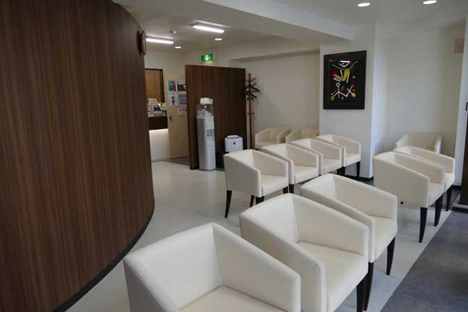 新都心クリニック待合室