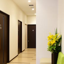 三鷹の森皮フ・形成クリニック診察室前