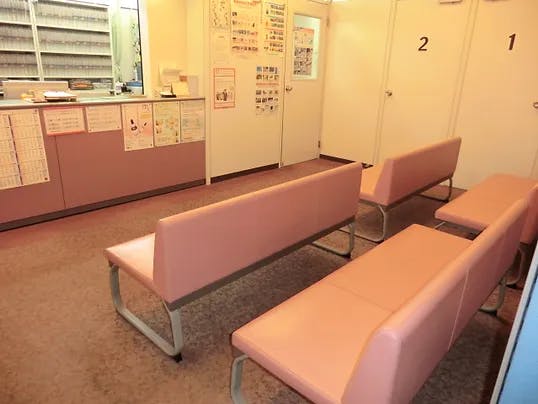 西山皮膚科待合