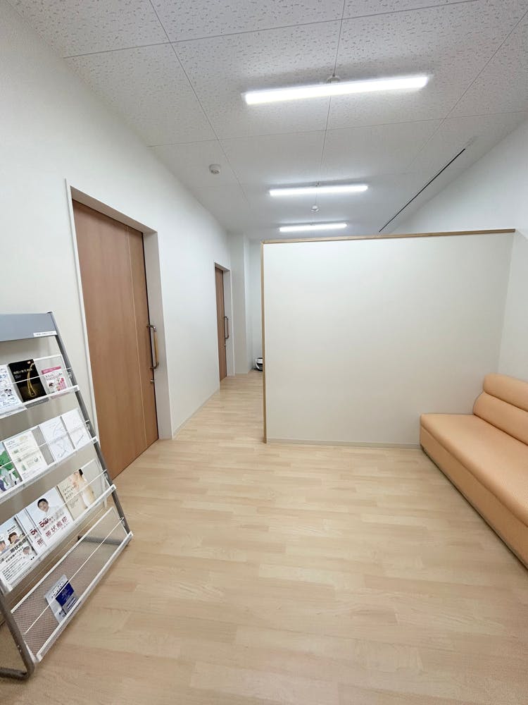 池村皮フ科待合室