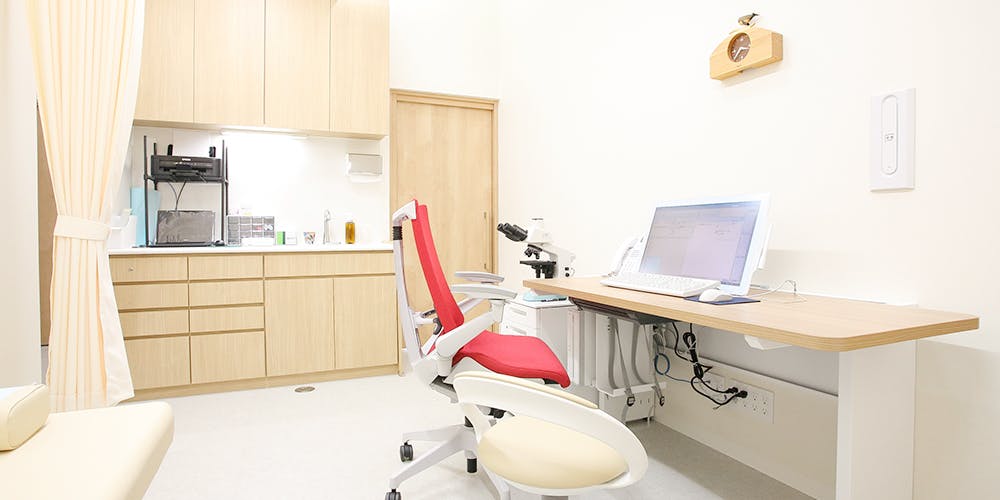 清水ヶ岡糖尿病内科・皮フ科クリニック診察室