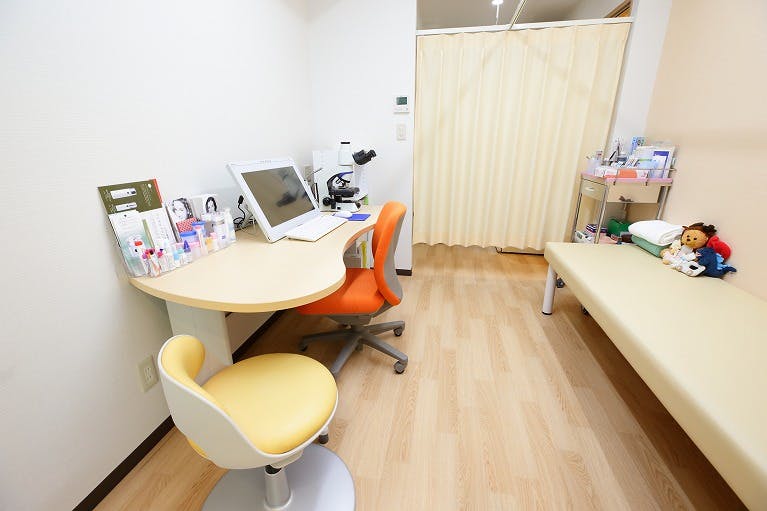 山本ファミリア皮膚科 駒沢公園診察室