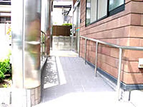 山口皮ふ科医院手すり