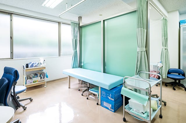 東伏見皮フ科クリニック診察室