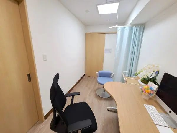 にじいろクリニック新橋診察室