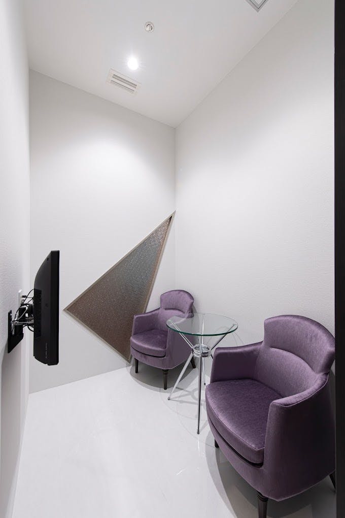 俺のRビューティークリニック 大阪院(R Beauty CLINIC)待合室