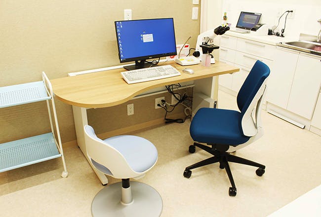 フジ皮フ科クリニック診察室