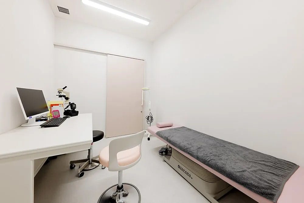 まちの形成外科・スキンケアクリニック処置室
