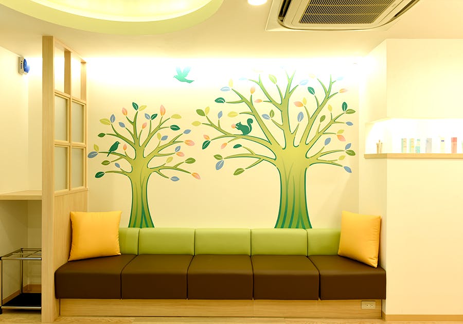 しみずヒフ科医院待合