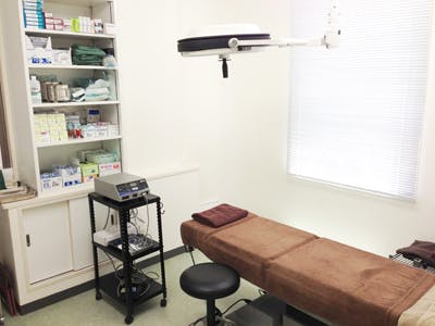 天神形成外科クリニック処置室
