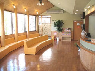 こやま皮フ科クリニック待合室