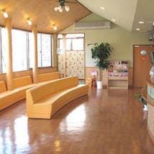 こやま皮フ科クリニック待合室