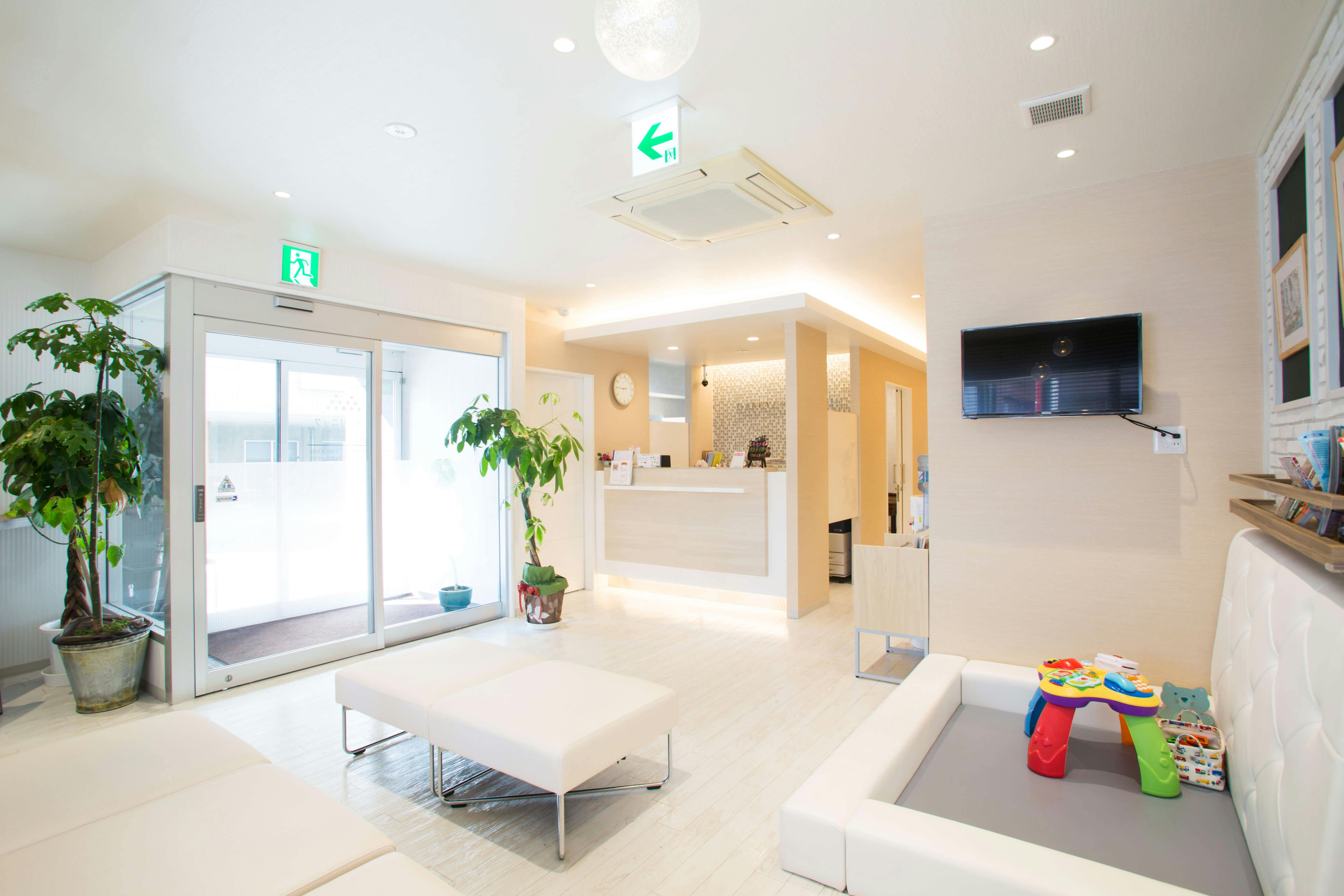 春山クリニック受付待合室