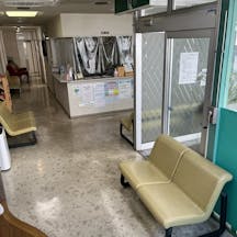 皮フ科サンクリニック待合室2