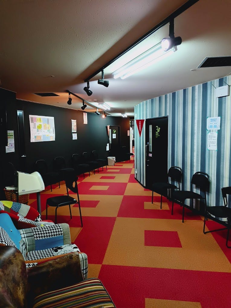 メディカルプラザ市川駅待合室